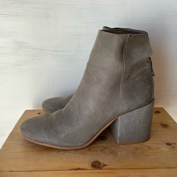 Lucky Brand Block Heel Ravynn Leather Booties Size: 8 - Picture 5 of 10